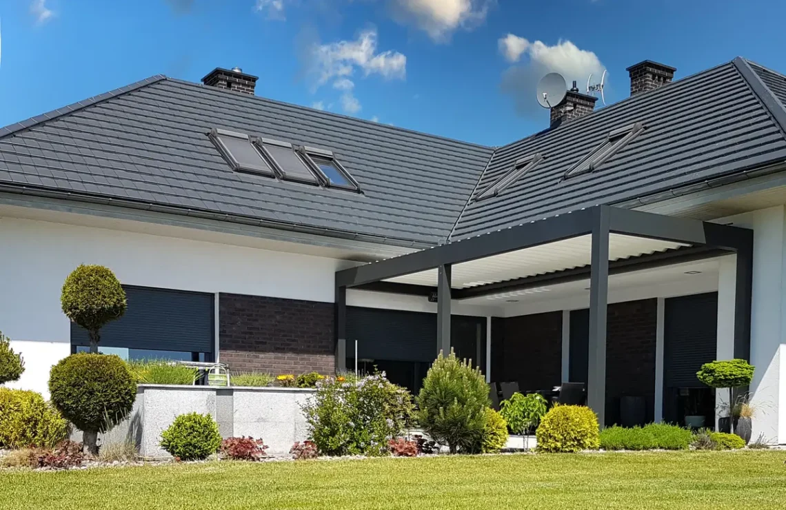 Bioklimatická pergola s naklápacími lamelami, Žilina