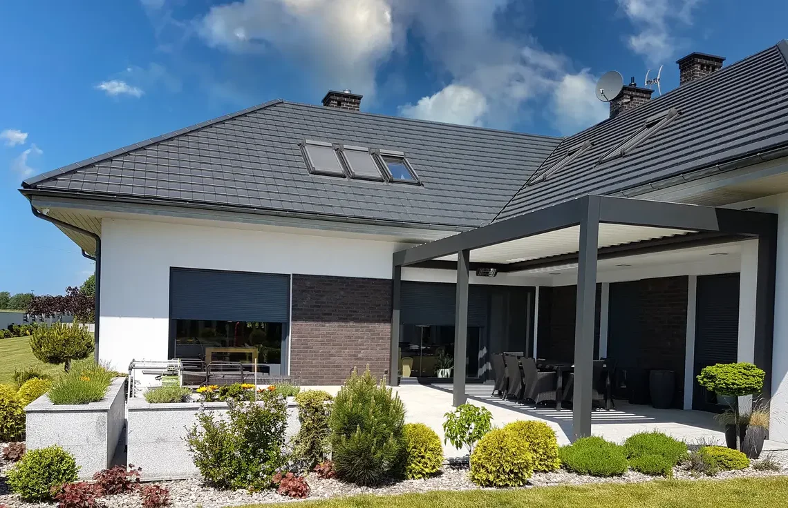 Bioklimatická pergola s naklápacími lamelami, Žilina 3